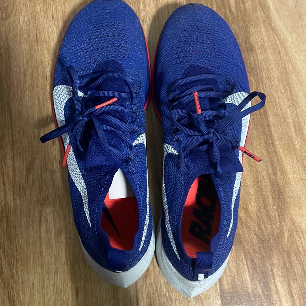 Nike 4% racing shoes size 7.5 (men’s) = 9 (women’s)